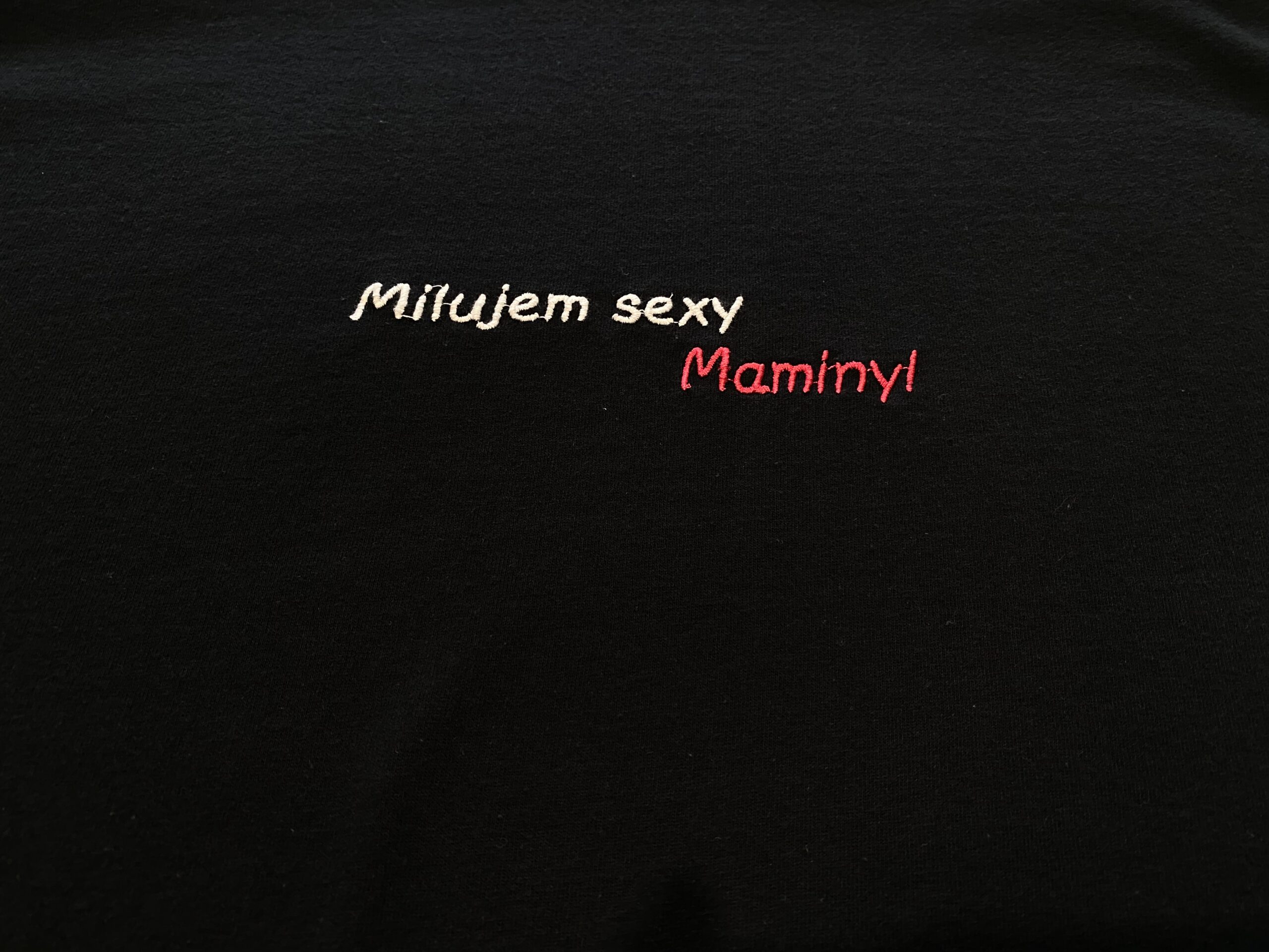 Tričko-"Milujem sexy Maminy" Výšivka – Obrázok 2